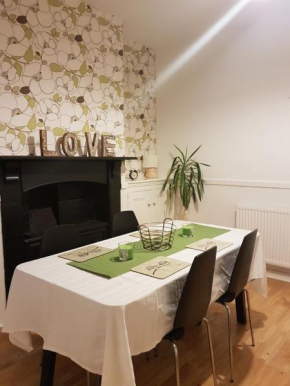 Tynant House- Modern 3 bed house- City centre and FREE parking  Кардифф